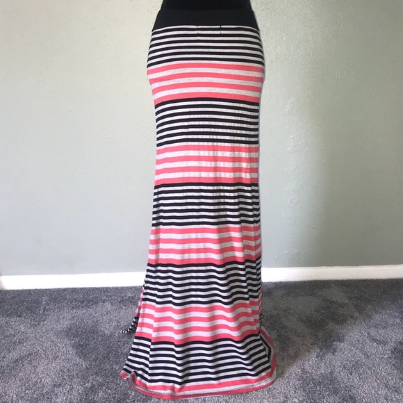 GUESS - striped maxi skirt (coral and black) - Picture 3 of 5